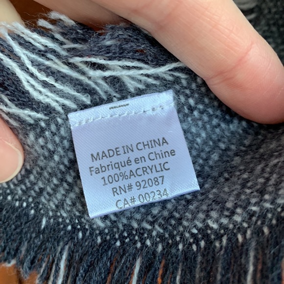 NWOT Shawl - Picture 5 of 6